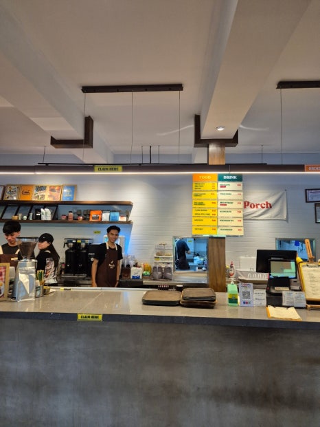 필리핀 클락 포치 porch coffee 카페에서 책 읽기